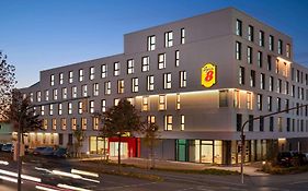 Super 8 by Wyndham Augsburg