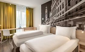 Super 8 by Wyndham Augsburg